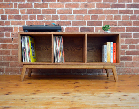 'Ceian' solid oak media unit with frame base