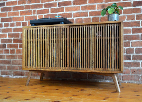 'Cennin' Solid Oak record player and vinyl display stand with sliding doors