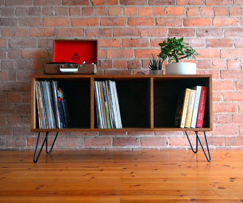 'Ceian' solid oak media unit with hairpin legs