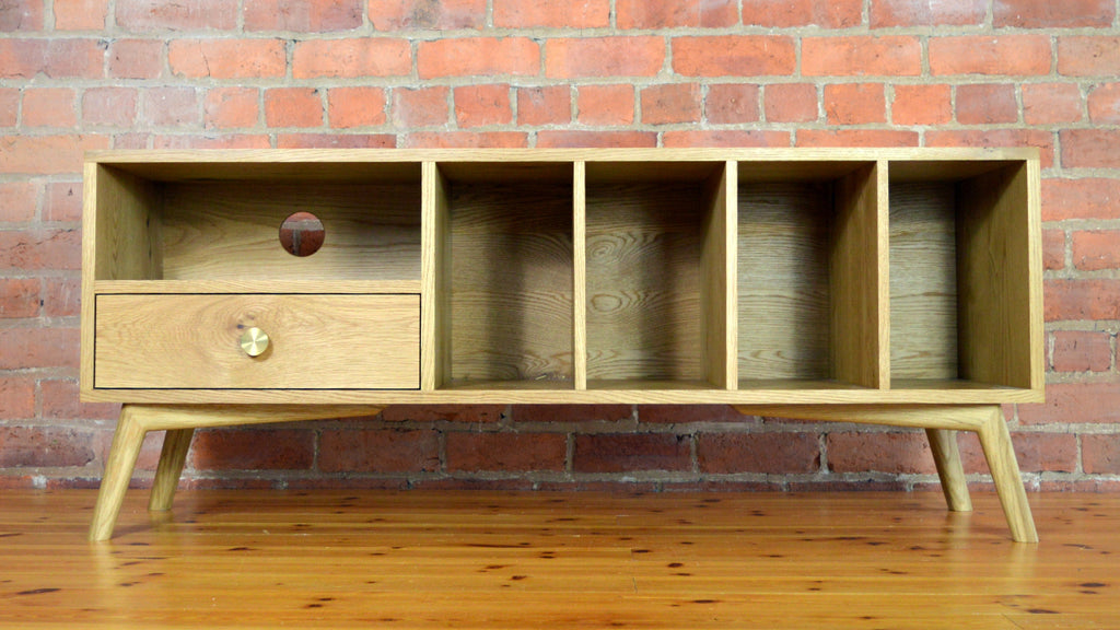 'Menyn' Solid Oak vinyl unit – Sun & Son's Woodcrafts