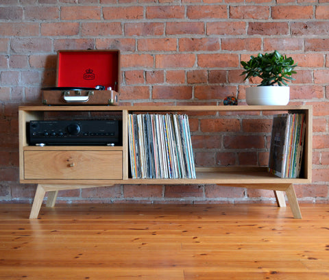 'Derwen' solid oak vinyl unit with drawer and storage shelf